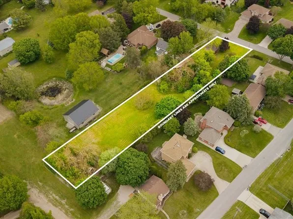 6 Beechwood Ave, Lambton Shores, ON N0N 1J0
