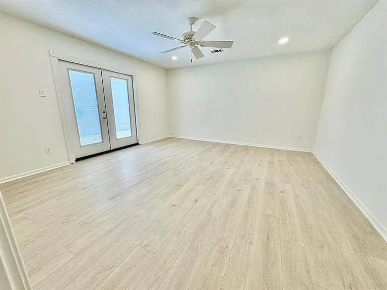 495 Yorktown Ln — Photo 17