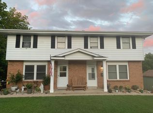 919 Badger Ln, Lake Geneva, WI 53147