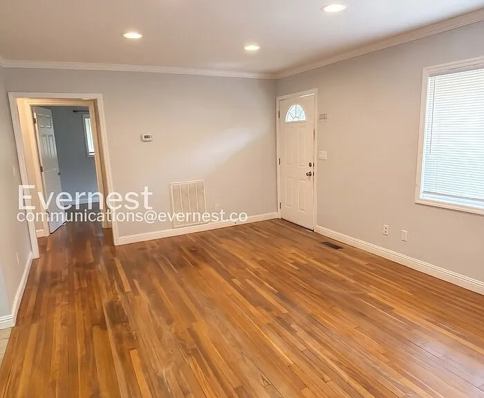 6913 Martha Ave #B — Photo 4
