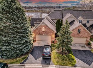 8011 Woodstone Dr, Grand Blanc, MI 48439