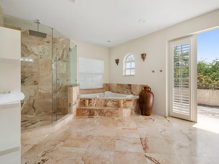 6301 SW 58th Ct — Photo 19