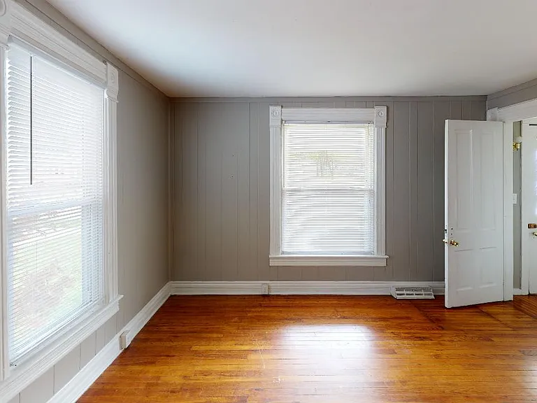 341 W Chamberlin St — Photo 6