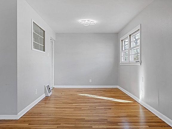 5th image of 1000 Edgehill Dr