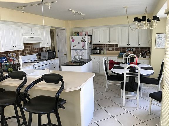 4th image of 6308 Allemong Dr