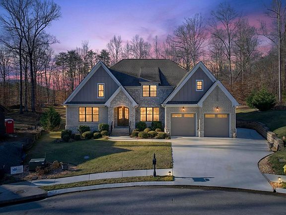 2nd image of 404 Canyon Springs Dr