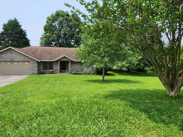 760 Gates Ln, Kodak, TN 37764