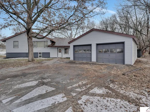 904 Sycamore Ave, Crete, NE 68333