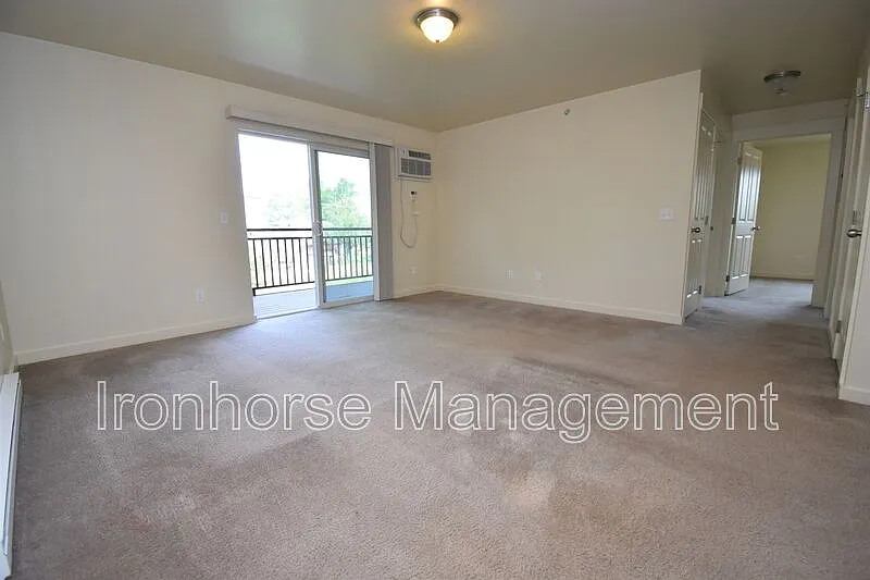 2 bed, 1.0 bath, 865 sqft, $1,650 — Photo 3