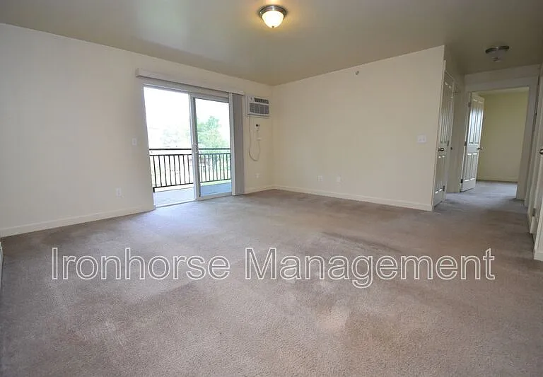 807 W Villard St #19 — Photo 3