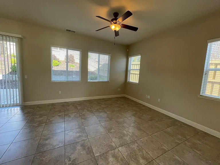333 Wagon Wheel Dr — Photo 7