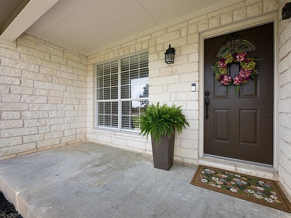 2nd image of 111 Lookout Cir
