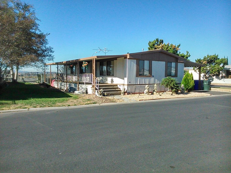 Corner lot extra wide yard 