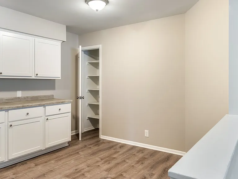 4222 S 51st St #7 — Photo 8