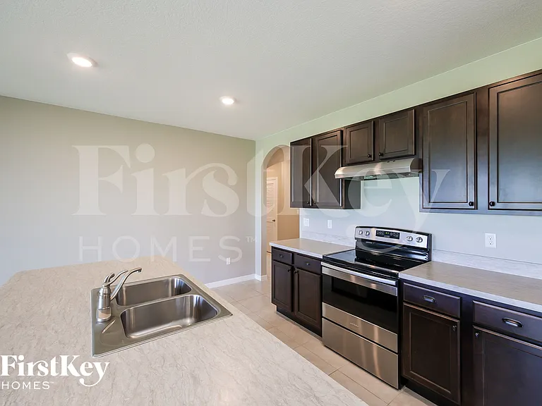 480 Burnham Cir — Photo 5