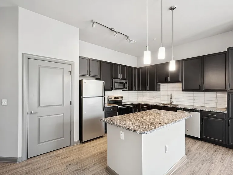 Arrive Brentwood I & II — Photo 8