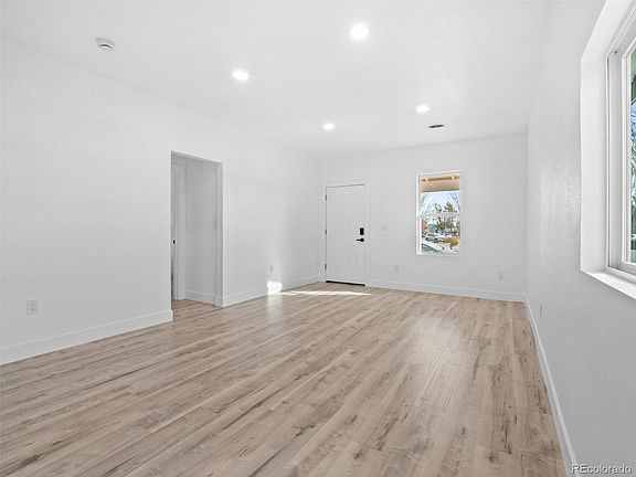 5th image of 121 S 6th Avenue