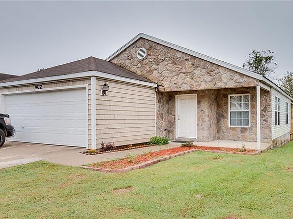 2nd image of 1912 S Pinewoods Dr