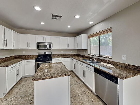 4th image of 2911 E GLENHAVEN Drive