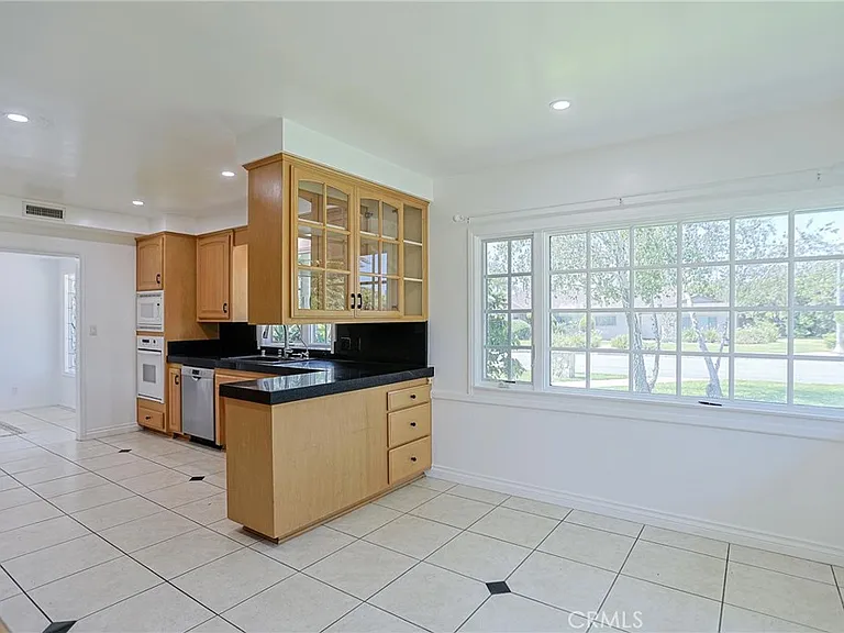 1200 W Rowan St — Photo 12