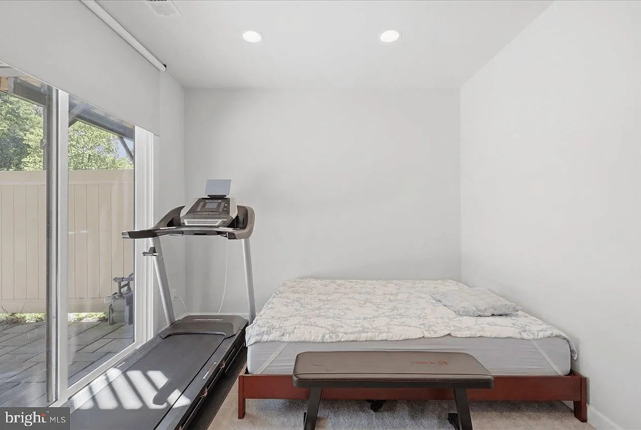 3 bed, 3.5 bath, 2480 sqft, $4,600 — Photo 4