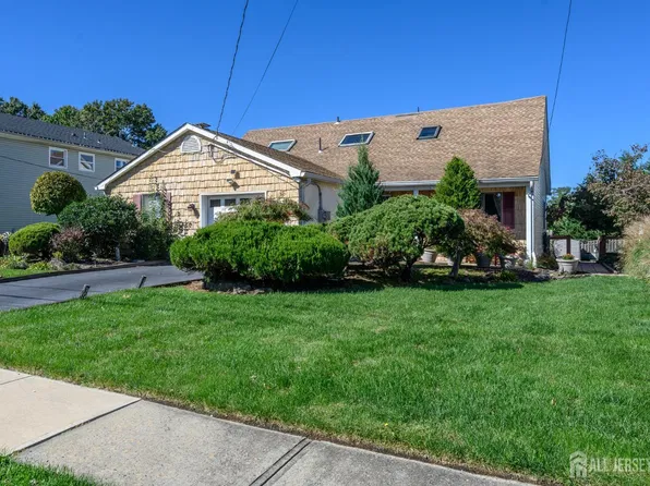 15 Carlow Way, Hazlet, NJ 07730