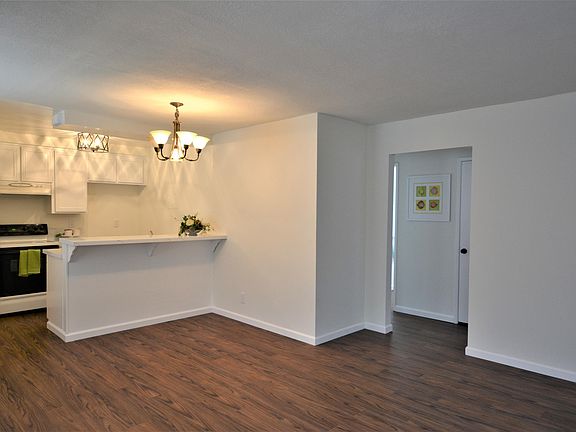 4th image of 2694 N Anchor Ave