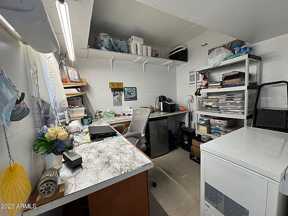 5th image of 421 E Ocotillo Dr