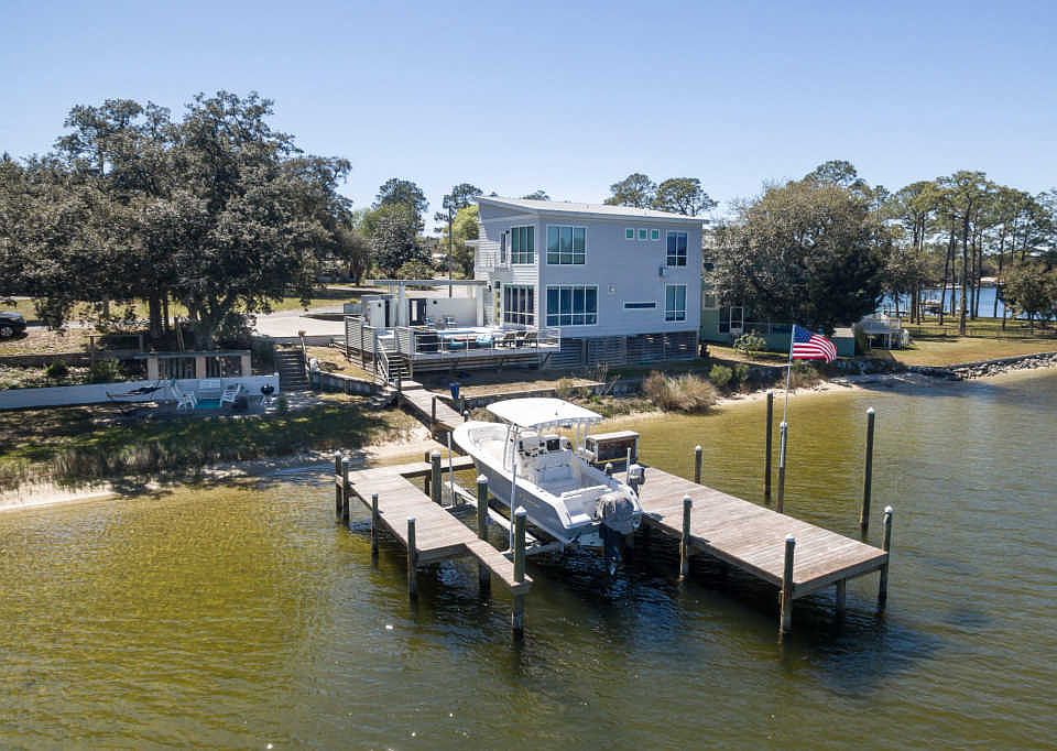 1st image of 250 Bayshore Dr