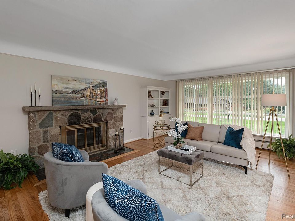 24800 N Cromwell Dr, photo 3