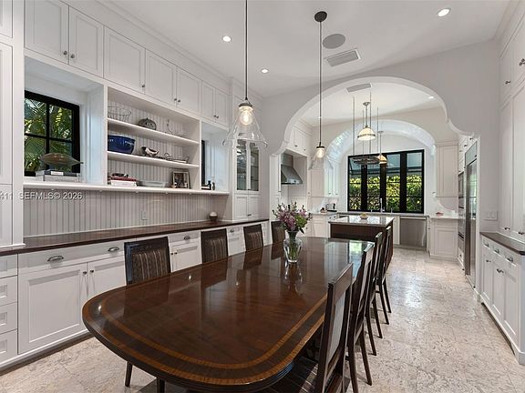 5th image of 465 Hampton Ln