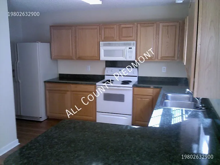 1936 Eigth St — Photo 12