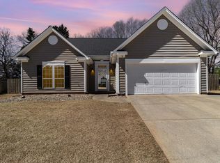16 Crossvine Way, Simpsonville, SC 29680