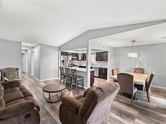 4th image of 10238 Southwest Hwy APT 3A