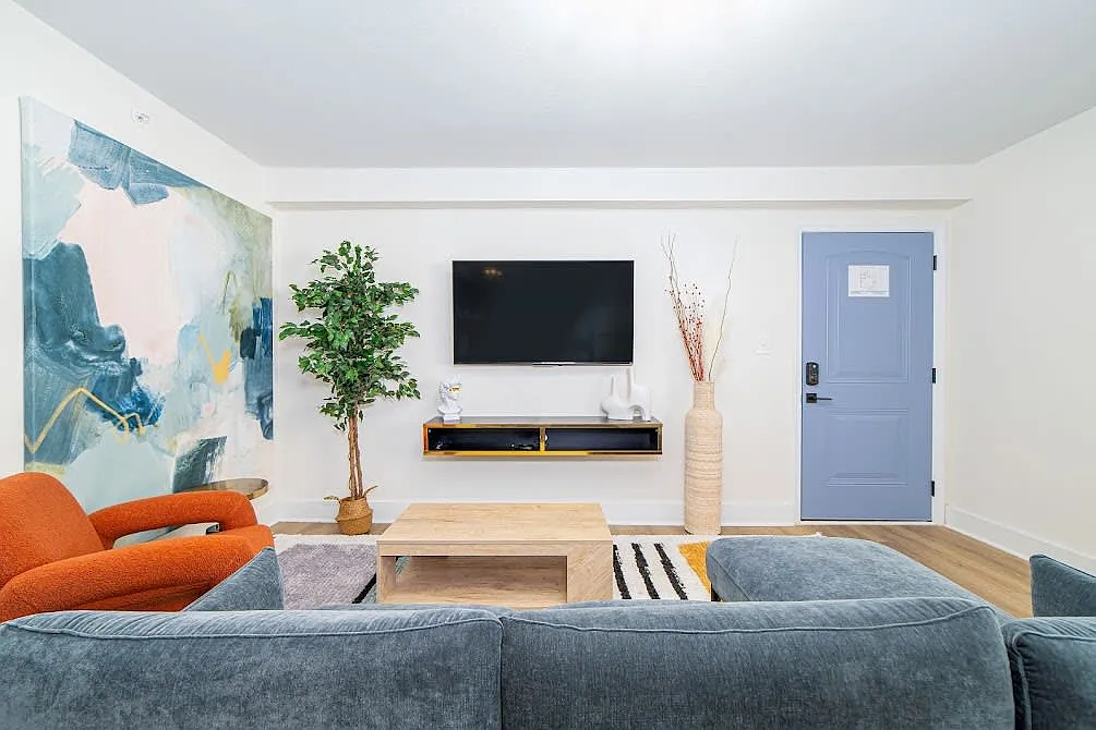 2 bed, 800 sqft, $3,000 — Photo 3