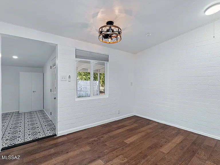 212 S Avenue C — Photo 14