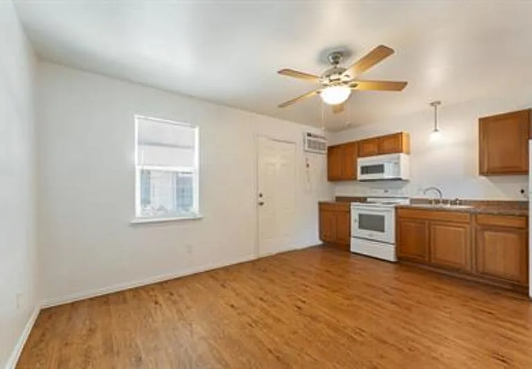 720 Pritchett Ln #8 — Photo 2