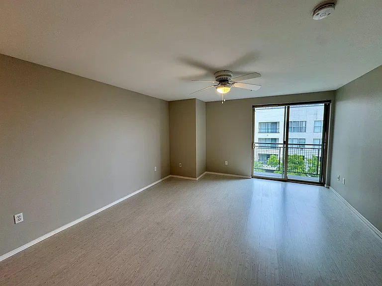 1323 Boren Ave #512 — Photo 3