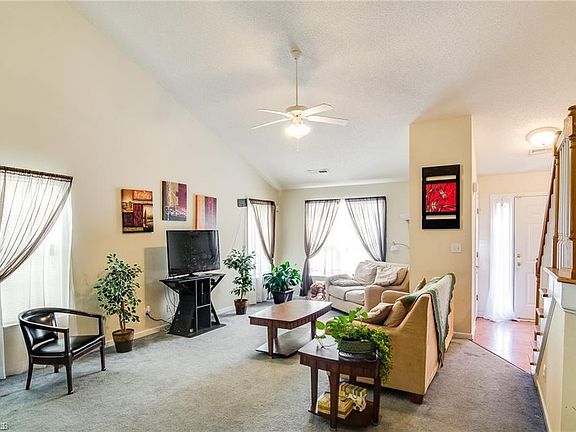 2nd image of 201 Collinswood Ln