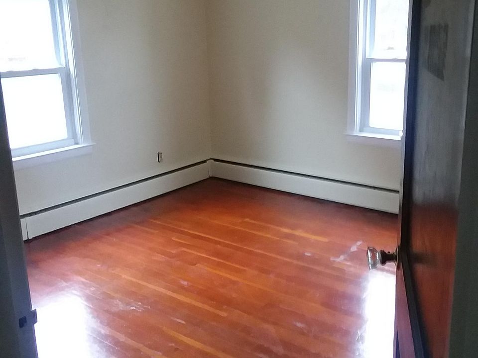 2nd image of 4 McKenzie Dr