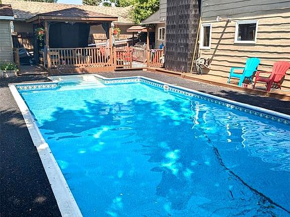 2nd image of 182 Lincoln DRIVE