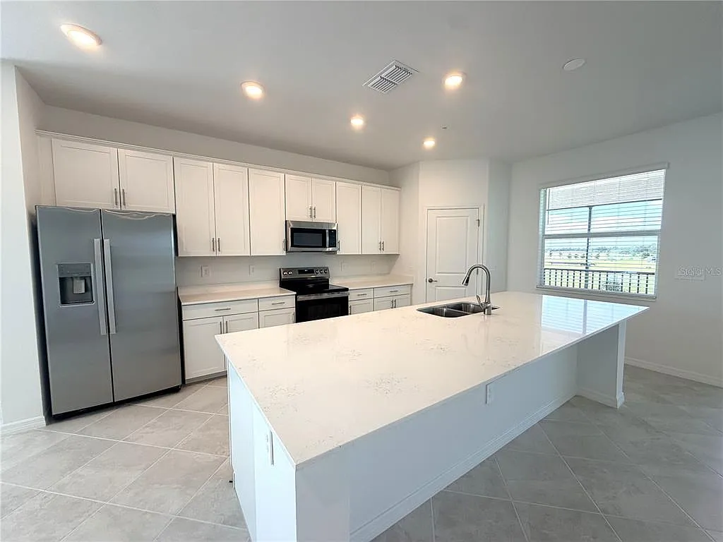 3 bed, 2.0 bath, 1741 sqft, $2,895 — Photo 3