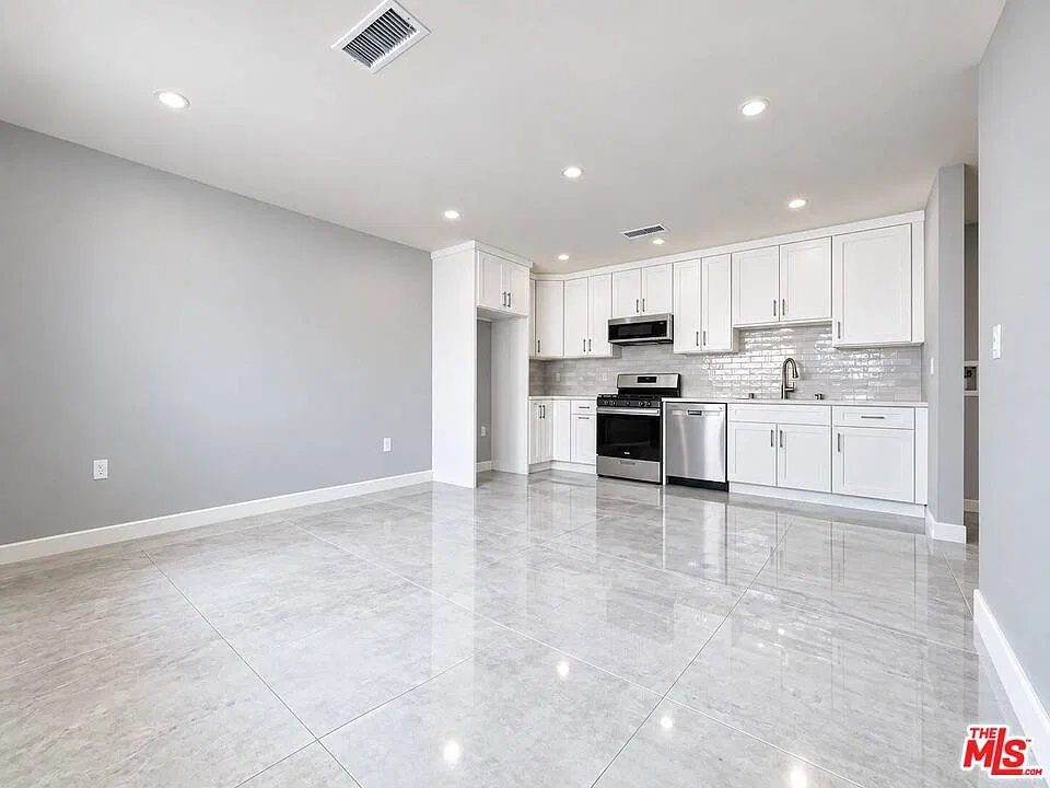 2 bed, 1.0 bath, 800 sqft, $2,700 — Photo 1