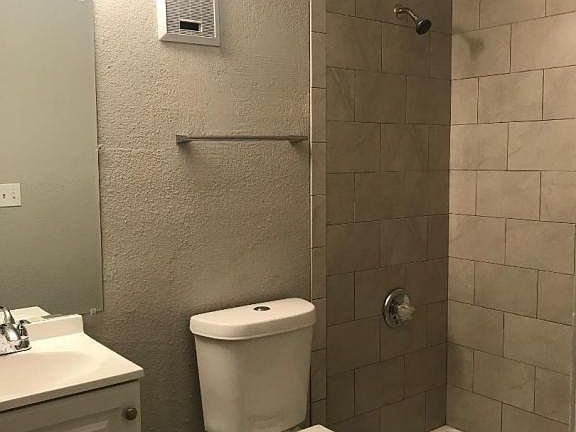 2nd image of 840 Center Ave APT 39
