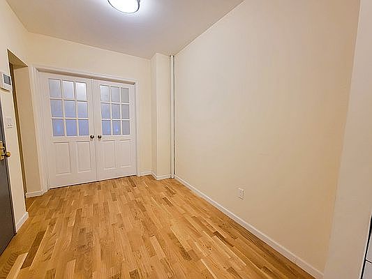 3rd image of 239 E 51st St APT 3
