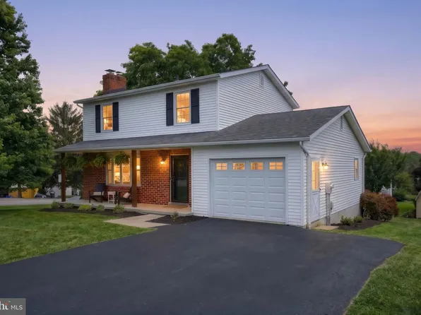 27 Colonial Dr, Hanover, PA 17331