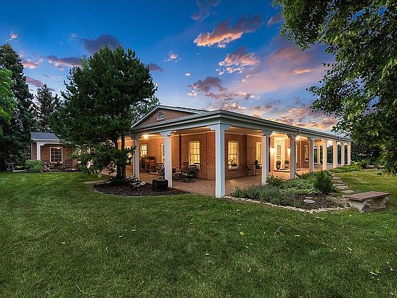 Wrap Around Porch/Yard