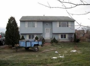 14 Commerce Dr, Middletown, RI 02842
