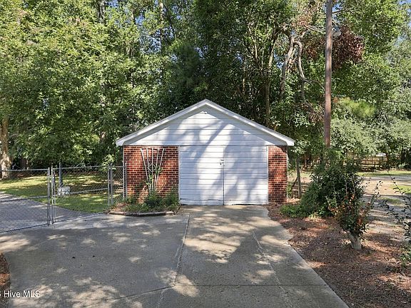 5th image of 407 Cooper Drive