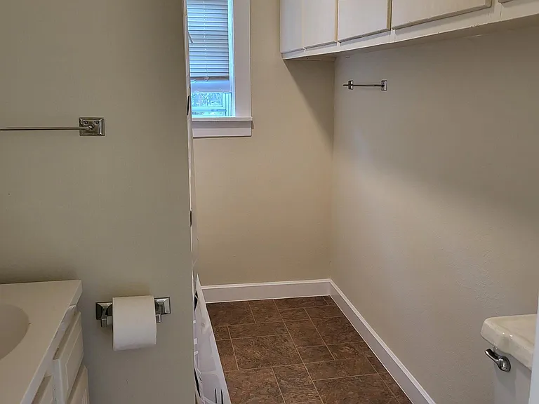 1011 Haines Ave — Photo 11